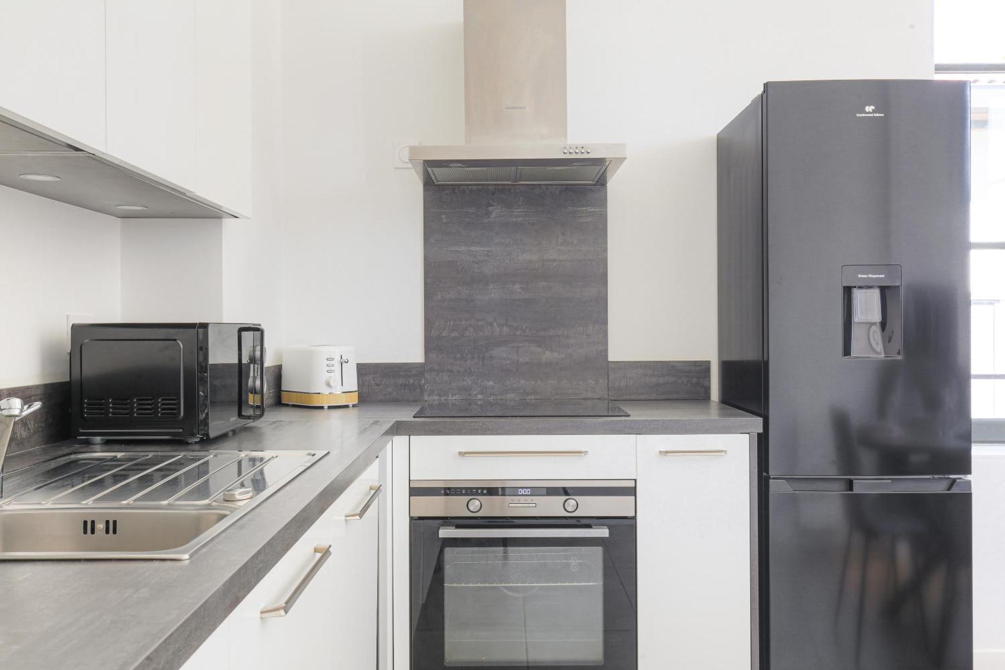 Chateau Ecully - Appartement 2 Chambres - Terrasse & Parking ภายนอก รูปภาพ