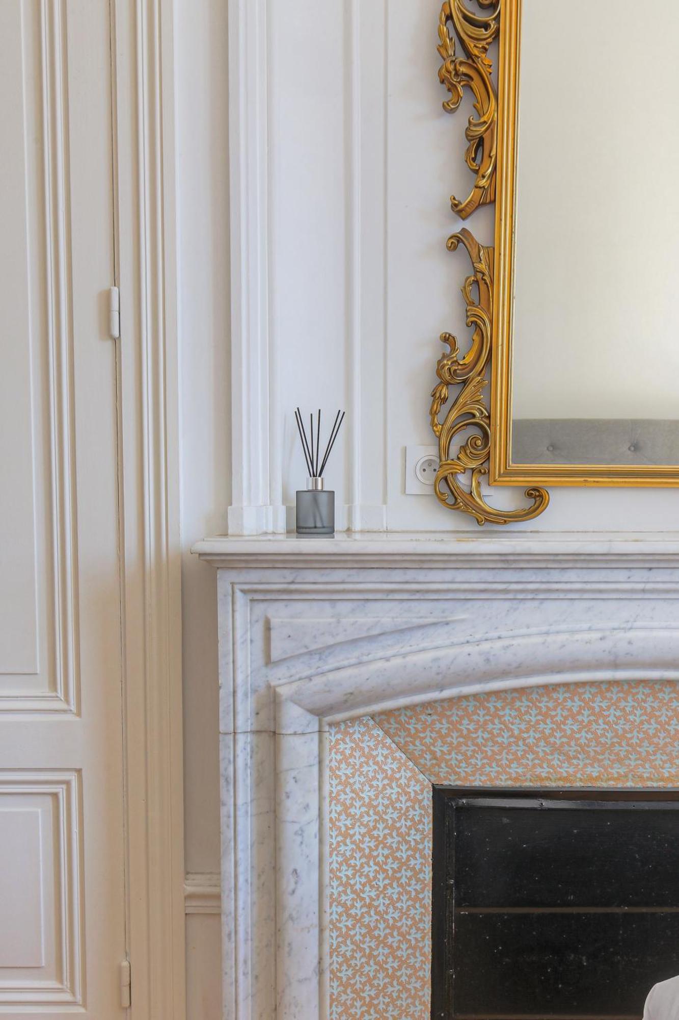 Chateau Ecully - Appartement 2 Chambres - Terrasse & Parking ภายนอก รูปภาพ
